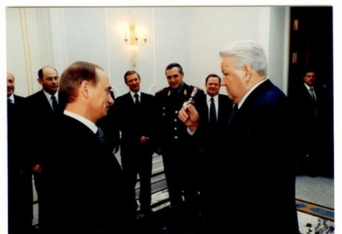 Ельцин Путинд эрх мэдлээ шилжүүлсэн нь... 