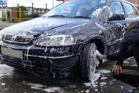 Авто угаалгад нэг машин угаахад 40-50 литр цэвэр ус ашигладаг