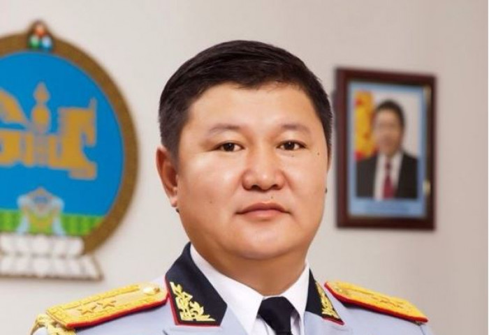 Генерал Б.Баярмагнай гэнэт яагаад фронтоо орхиж явах болов
