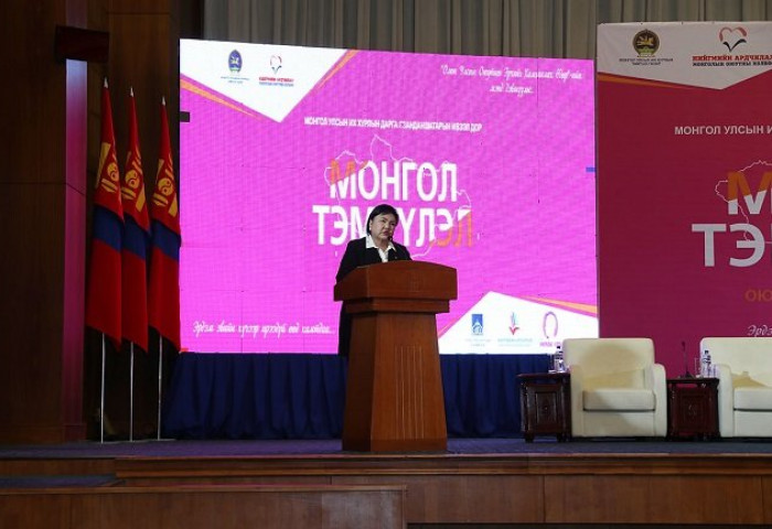 Д.Оюунхорол: Хэн нэгнийг хууралгүйгээр, өөрийн ирээдүйгээс “хулгайлахгүйгээр” суралцах хэрэгтэй
