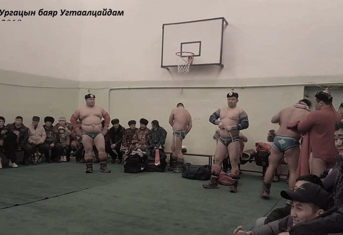Допингийн асуудалд холбогдсон Э.Оюунболд Угтаалцайдамын барилдаанд түрүүлжээ
