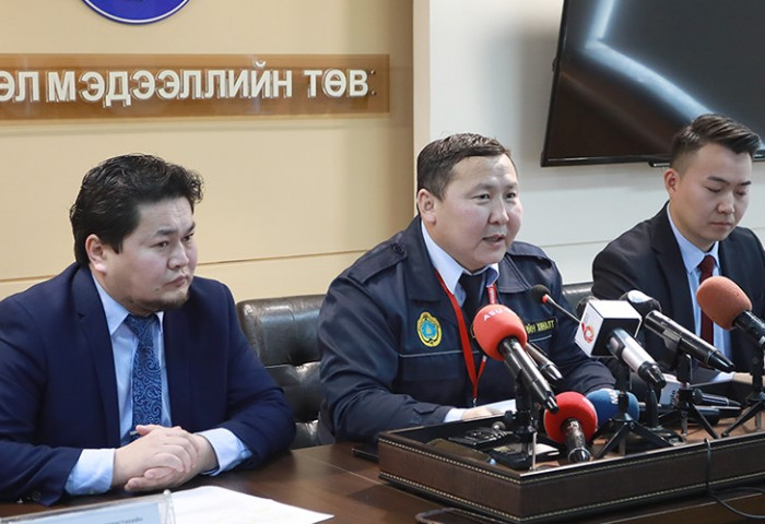 Зөвшөөрөлгүй автомашины худалдаа эрхэлсэн иргэн, аж ахуйн нэгжийн газар эзэмших эрхийг хүчингүй болгожээ