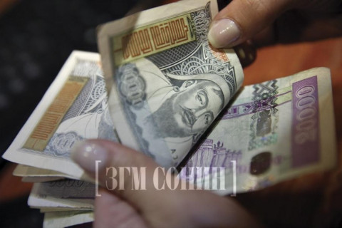 Компаниуд цалингаа өсгөөд ч ханшийн өсөлтийг гүйцэхгүй байна