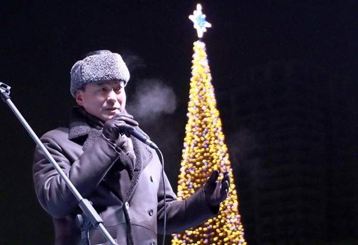 Мөсөн хотхон нийслэлийн төв талбайд сүндэрлэлээ
