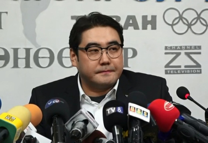 Б.Ганхөлөг: Аав минь гадны нөлөөтэй амиа алдсан 