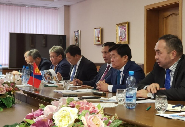 ТЭМДЭГЛЭЛ: Газрын холыг сэтгэлийн ойроор нөхнө