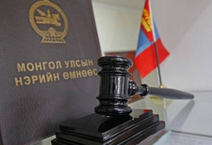 Салхитын мөнгөний ордын хэрэгт холбогдсон шүүгч нарыг шүүх хурал эхэллээ