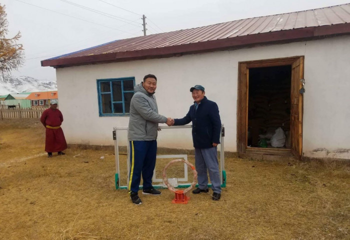 Улсын начин А.Давааням Хөвсгөл нутгийн ахан дүүстээ сэтгэлийн хандив өргөлөө
