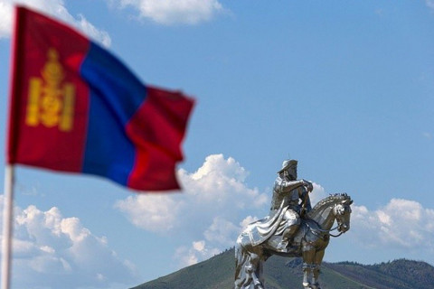   	 		 Монголын нийгэмд хардлага дагасан айдас давамгайлж, хүмүүсийн сэтгэлгээ ихэд хайрцаглагджээ