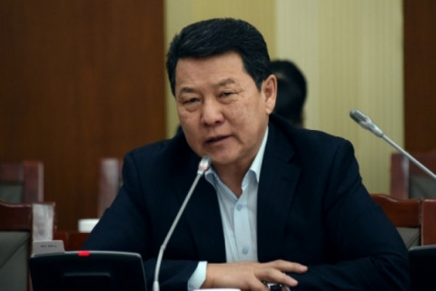 Ч.Улаан эхнэрийнхээ ГУРВАН дүүг төрд оруулж, НЭГИЙНХ нь бизнесийг ХАА-н салбараар дэмжүүлж явна