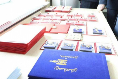 Цагдаагийн байгууллагын 358 албан хаагчийг шагнаж урамшууллаа