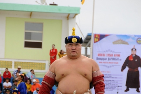 Олон түмэн хүсэн хүлээсээр байна