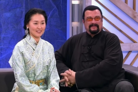 Стивен Сигал эхнэртэйгээ кинонд тоглоно