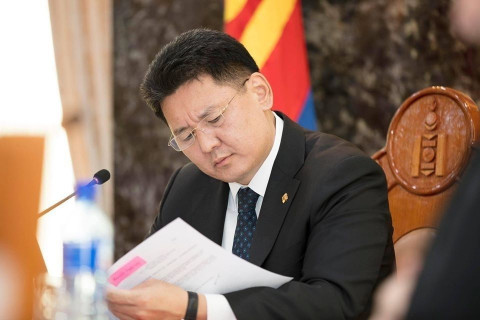 Засгийн газар огцрох уу?