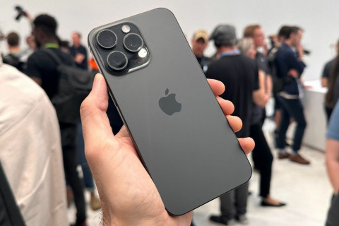 Apple компани шинэ iPhone загварын халдаг шалтгааныг олж тогтоосноо мэдэгдэв
