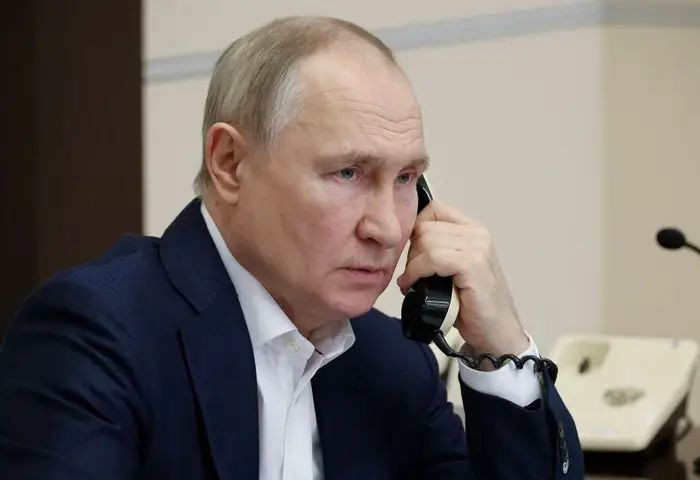 Владимир Путин өөрийнх нь сурталчилдаг шиг Зөвлөлтийн супер тагнуулч байгаагүйг Германы хэвлэл мэдээлжээ