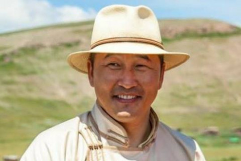 УИХ-ын гишүүн Ж.Мөнхбат Монголын ирээдүй болсон шилдэг 100 оюутанд тэтгэлэг олгоно