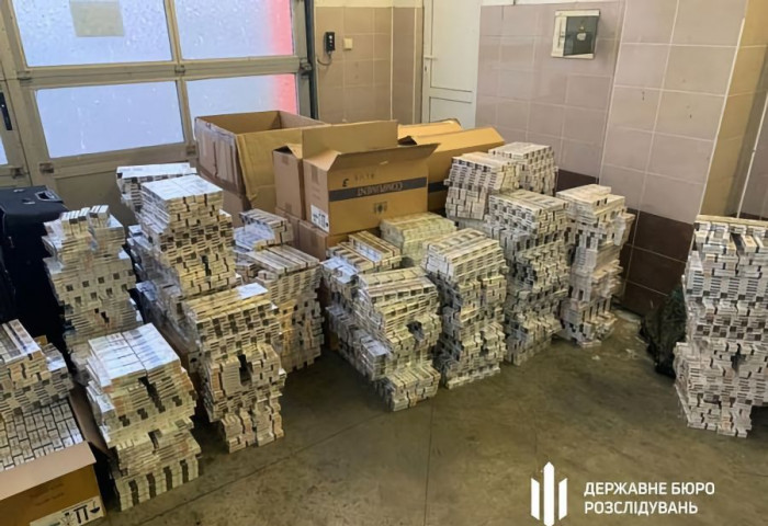 Польшийн хилээр их хэмжээний алт, тамхи нэвтрүүлэхийг завдсан Украины дипломатчид баривчлагджээ