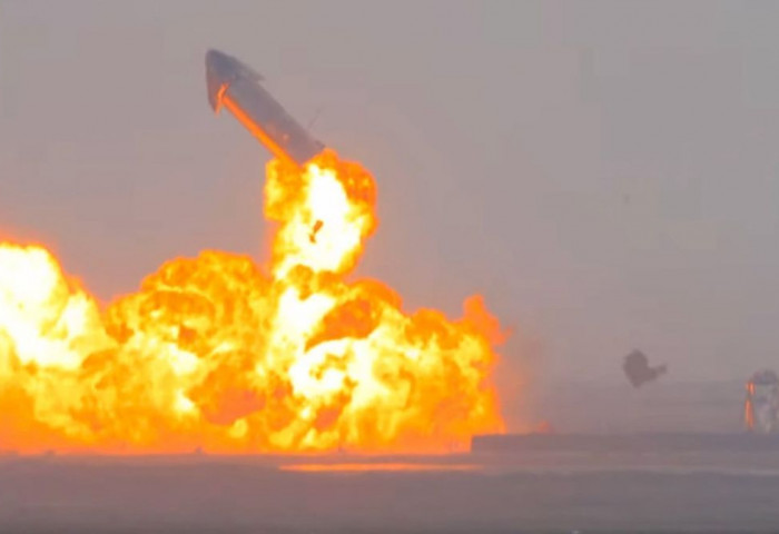 Ангарагт хүн төрөлхтнийг хүргэх  SpaceX компанийн туршилтын пуужин газардсаныхаа дараа дэлбэрчээ