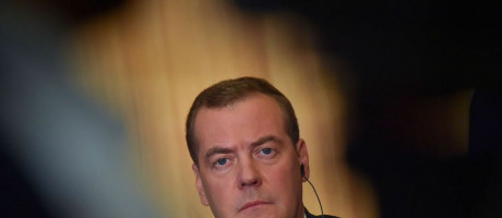 Дмитрий Медведевийн сэтгэцийн эрүүл мэндэд санаа зовж байгаагаа Европын Холбоо илэрхийлжээ