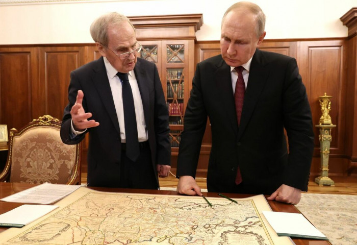 17 дугаар зуунд Украин улс байгаагүйг Путин газрын зураг дээр батлан харуулав