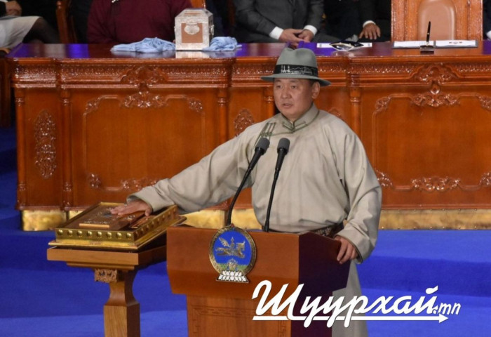 У.Хүрэлсүх тангараг өргөж, Монгол Улсын зургаа дахь Ерөнхийлөгч боллоо