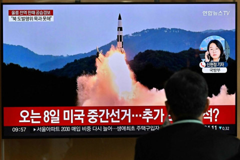 Хоёр Солонгос анх удаагаа харилцан нэг нэгнийхээ тэнгисийн ус руу пуужин харвалаа