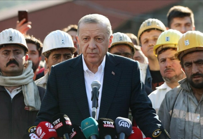 Туркийн ерөнхийлөгч Эрдоган уурхайн ослыг “хувь заяаны төөрөг” гэж хэлээд шүүмжлүүлэв