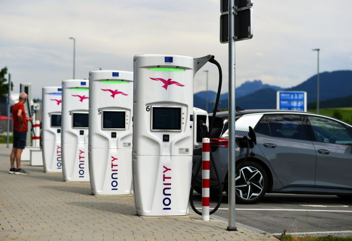 Европын Холбоо 2035 оноос эхлэн бензин, дизель хөдөлгүүртэй автомашин худалдахыг хориглоно