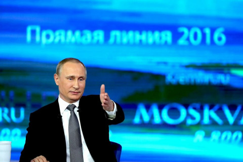 18 жилийн турш тасралтгүй явуулсан телевизийн шууд ярилцлагаа Путин анх удаа хойшлууллаа