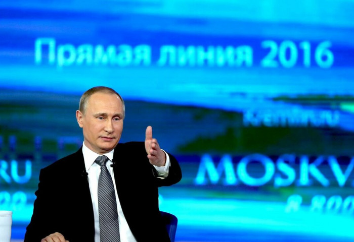 18 жилийн турш тасралтгүй явуулсан телевизийн шууд ярилцлагаа Путин анх удаа хойшлууллаа