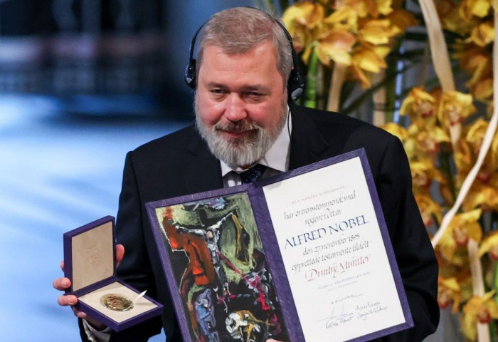 Оросын сэтгүүлч Украины хүүхдүүдэд туслах зорилгоор Нобелийн шагналын медалиа зарж байна