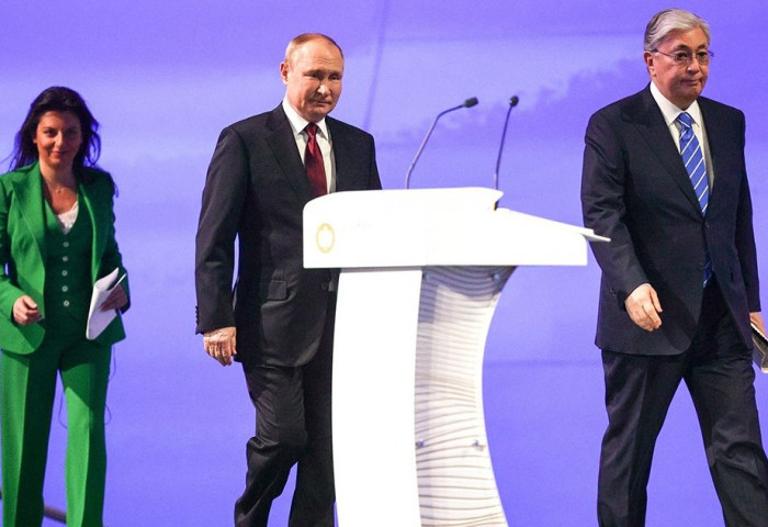 Казахстаны ерөнхийлөгчийн нэрийг Путин “тогтоодоггүй“