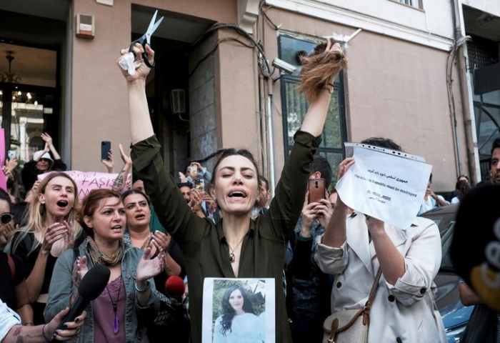 Иран эмэгтэйчүүдийн эрх чөлөөний төлөөх ширүүн тэмцэл юунд хүрэх бол?