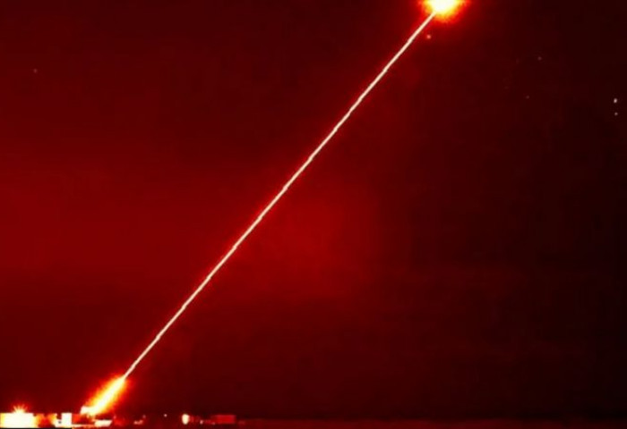 Их Британи пуужинг орлох лазер зэвсгийг  анх удаа амжилттай туршлаа
