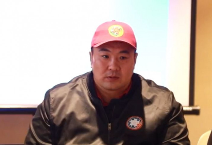 Монгол Улсын аварга П.Бүрэнтөгс 21 аймгийн залуу гэр бүлд иж бүрэн тавилгатай гэр бэлэглэнэ