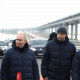 Путин өөрөө Мерседес жолоодон Крымийн гүүрний засварын явцтай танилцжээ
