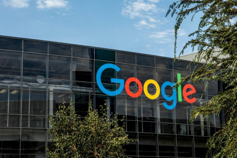 Google компани томоохон цомхотголын хүрээнд 31 массажистаа халжээ