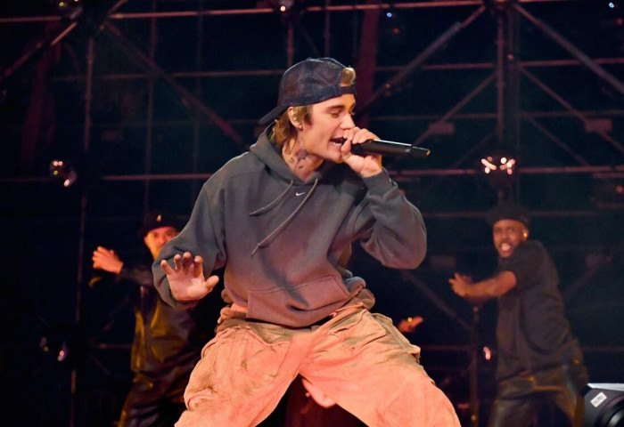 Жастин Бибер бүх уран бүтээлийн эзэмших эрхээ бөөнд нь $200 саяар заржээ