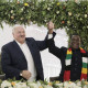 Беларусь, Зимбабвегийн ерөнхийлөгч нар бэлэг болгон трактор, арслан солилцов