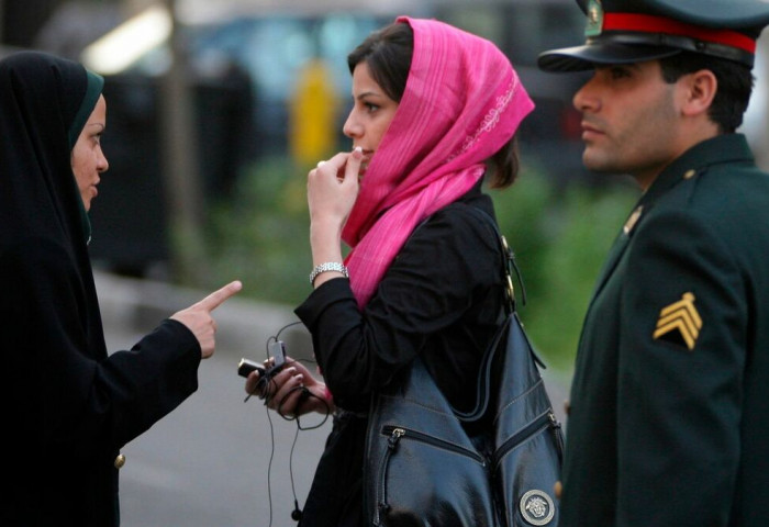 Иран улс ёс зүйн цагдаагийн албаа татан буулгажээ