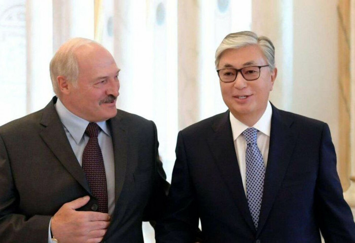 Казахстаныг Орос-Беларусийн холбоонд нэгтгэх Лукашенкогийн санааг “хошигнол” гэж үзэж байгаагаа Токаев илэрхийлжээ