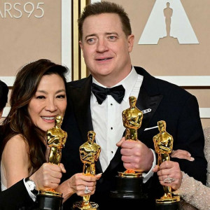 Ази эмэгтэй тэсэрч, домогт жүжигчин эргэн ирсэн “Оскар”