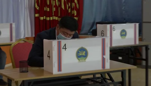 Ц.Сандаг-Очир: Манай залуучууд сонгуульдаа идэвхтэй оролцож байгаа нь сайхан байна