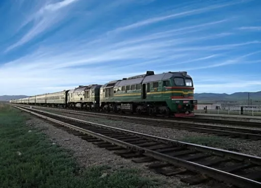 15 настай охин галт тэрэгний урдуур орж дайруулжээ