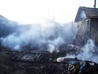 2-7  насны дөрвөн хүүхэд гэртэйгээ шатаж нас баржээ