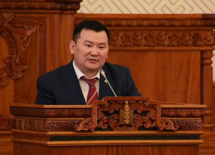 Л.Мөнхбаатар: Хөвсгөл нуур орчмын замыг засмал болгох шаардлагатай байна