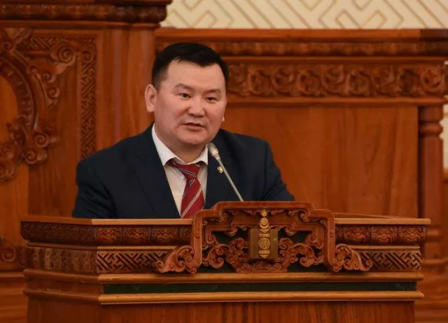 Л.Мөнхбаатар: Хөвсгөл нуур орчмын замыг засмал болгох шаардлагатай байна