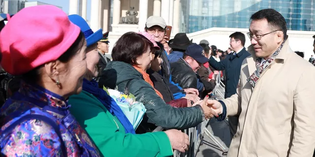 Төрийн далбаа Нийслэлийн туг мандуулах ёслолын ажиллагаа боллоо