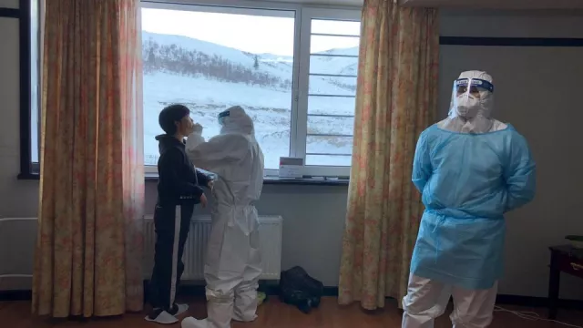 Шаардлага хангаагүй 10 гаруй тусгаарлах байрыг хаажээ